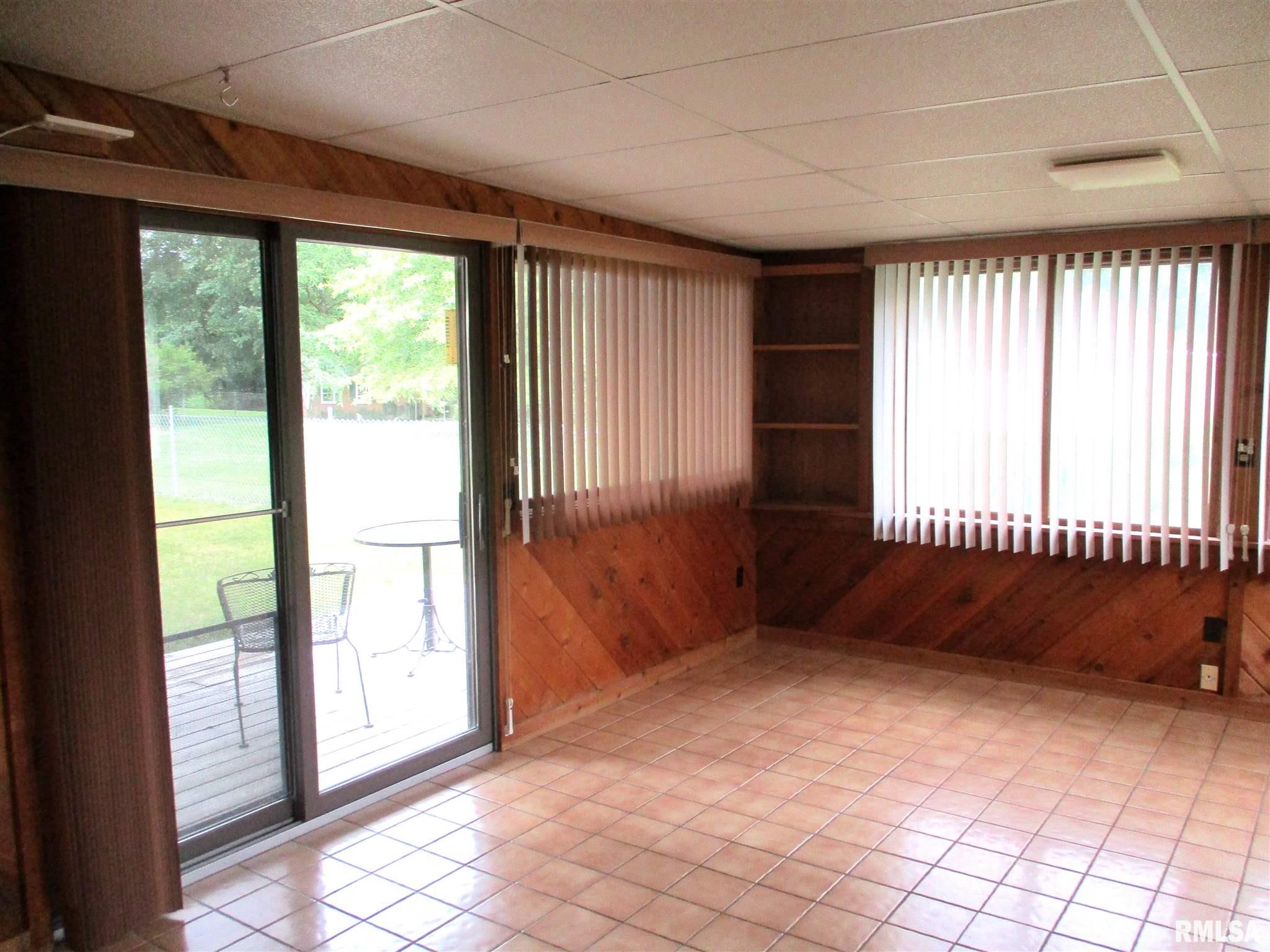 8506 Ridgewood Road Rock Island, IL 61201 - Photo 11 of 33