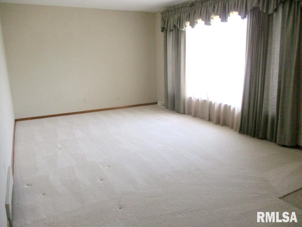 8506 Ridgewood Road Rock Island, IL 61201 - Photo 3 of 33