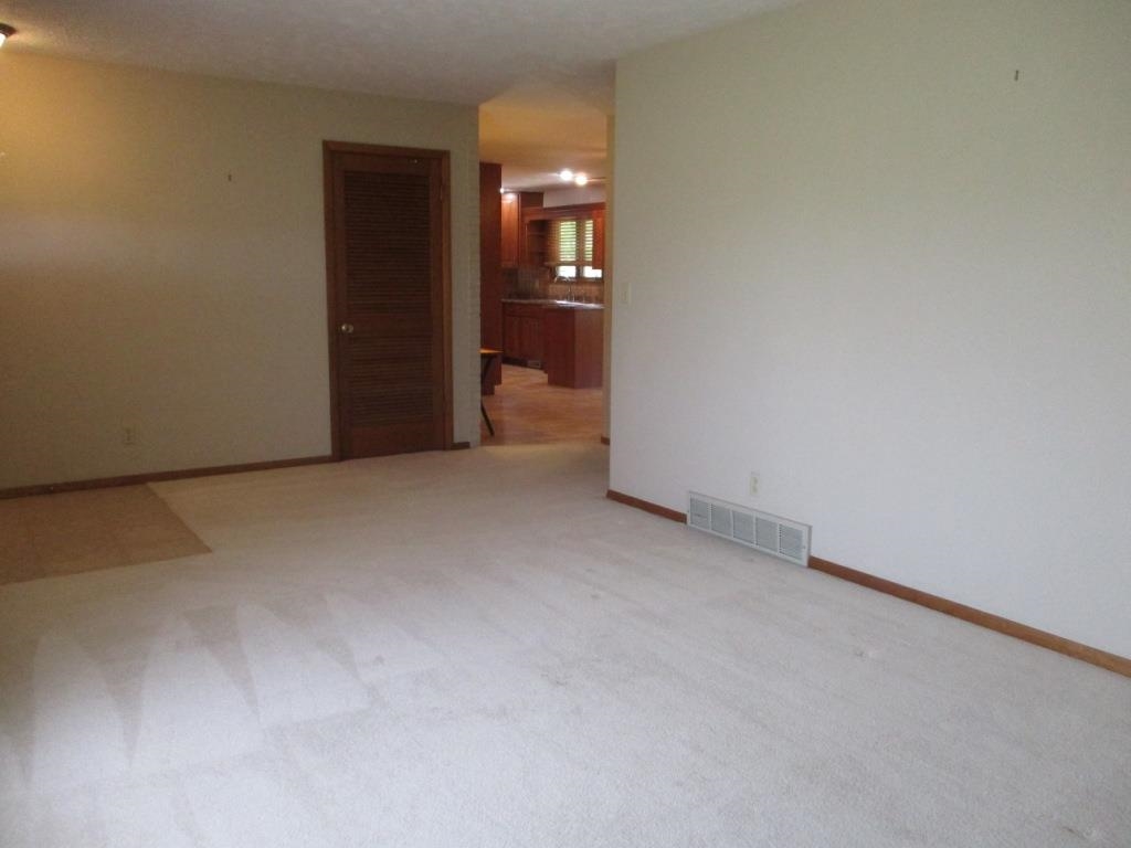 8506 Ridgewood Road Rock Island, IL 61201 - Photo 5 of 33