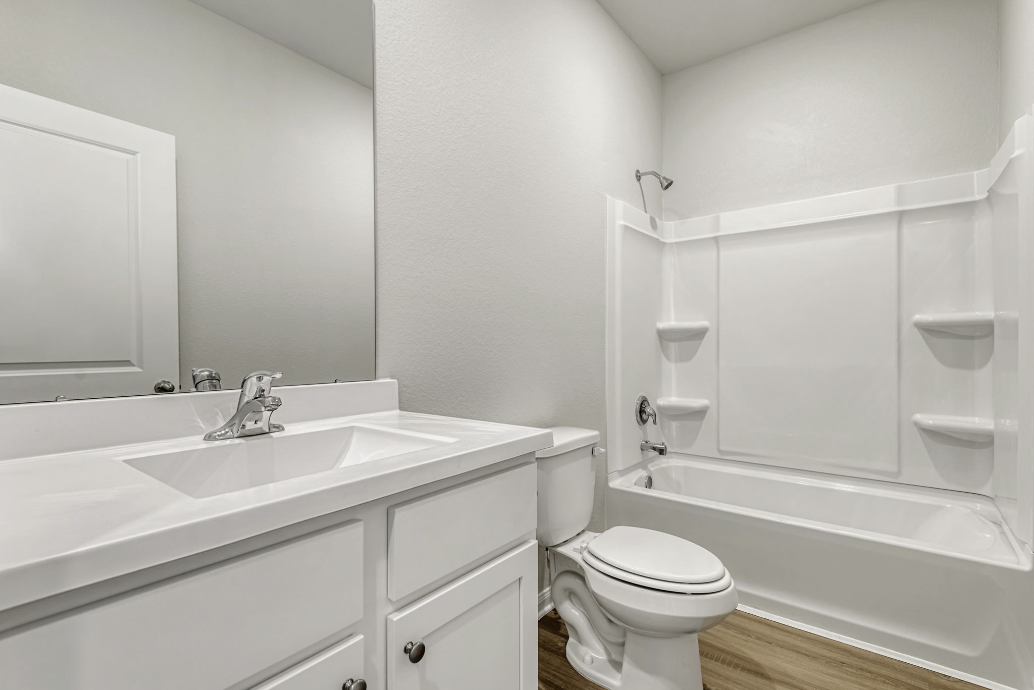 6411 Winter Elm Street Houston, TX 77048 - Photo 6 of 7 The secondary bathroom is conveniently located centrally in the home.