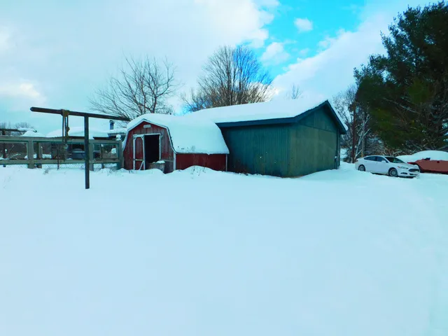 $180,000 | 9866 Erdman Road, Onekama, MI 49675