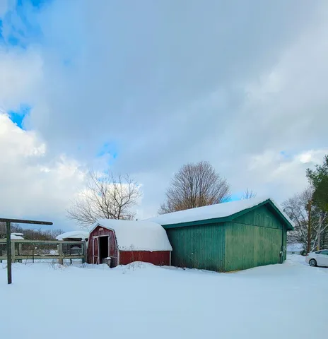 $180,000 | 9866 Erdman Road, Onekama, MI 49675