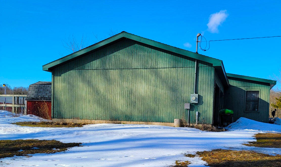 9866 Erdman Road Onekama, MI 49675 - Photo 9 of 48 A Side House
