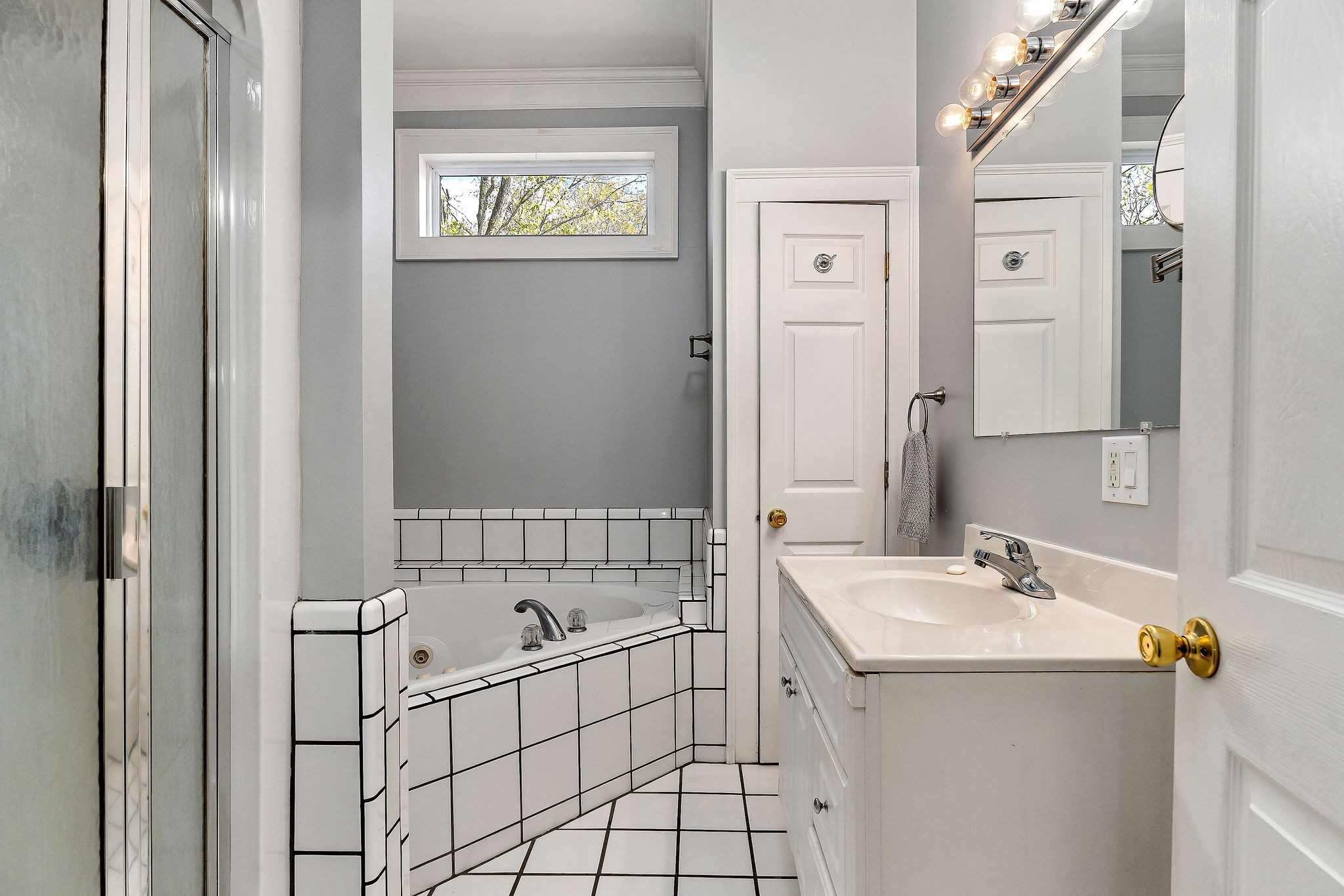 408 West Main Street Smithville, TN 37166 - Photo 34 of 81 a bathroom with a sink a mirror and a bathtub