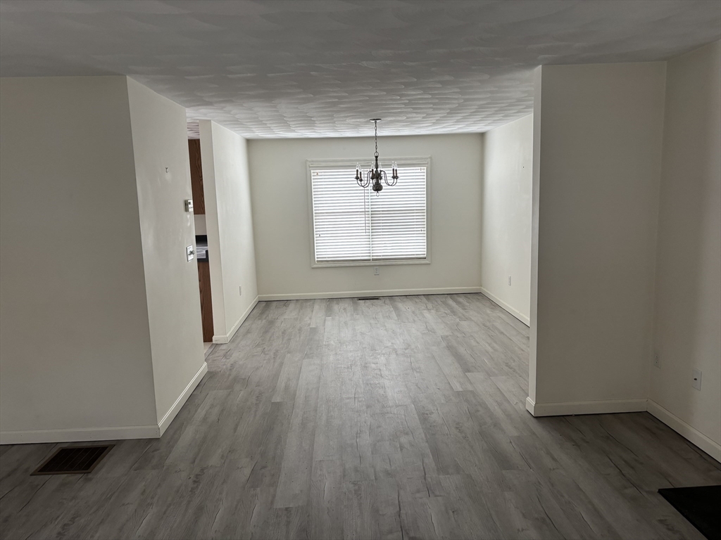 13 Navajo Road Worcester, MA 01606 - Photo 5 of 14