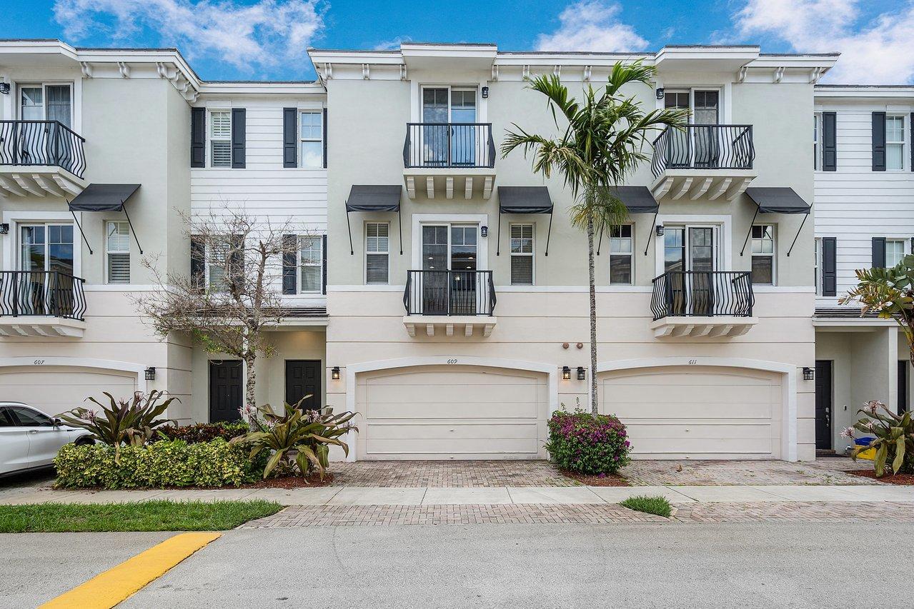 609 Northwest 38th Circle Boca Raton, FL 33431 - Photo 3 of 40 002-609Northwest38thCircle-BocaRaton-FL-