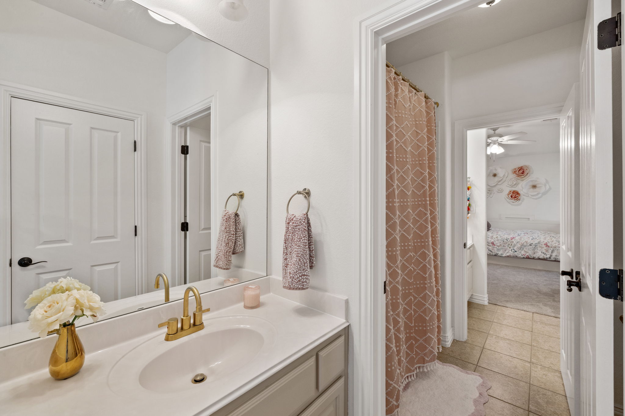1124 Castle Path Round Rock, TX 78681 - Photo 31 of 40 A well-lit guest bath offers practical design with an integrated sink vanity and large mirror.