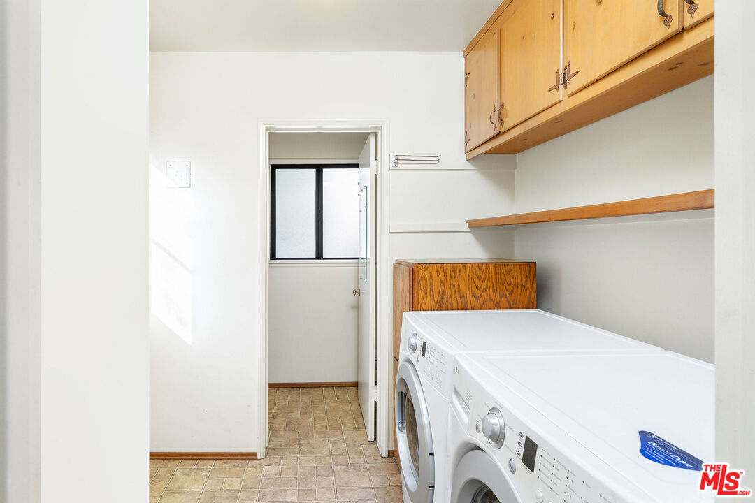 2118 Hilton Drive Burbank, CA 91504 - Photo 14 of 39 a utility room with dryer and washer