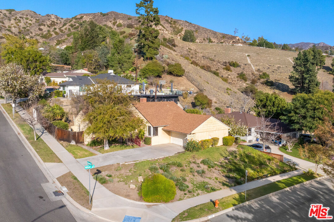 2118 Hilton Drive Burbank, CA 91504 - Photo 33 of 39 a view of a swimming pool with a yard