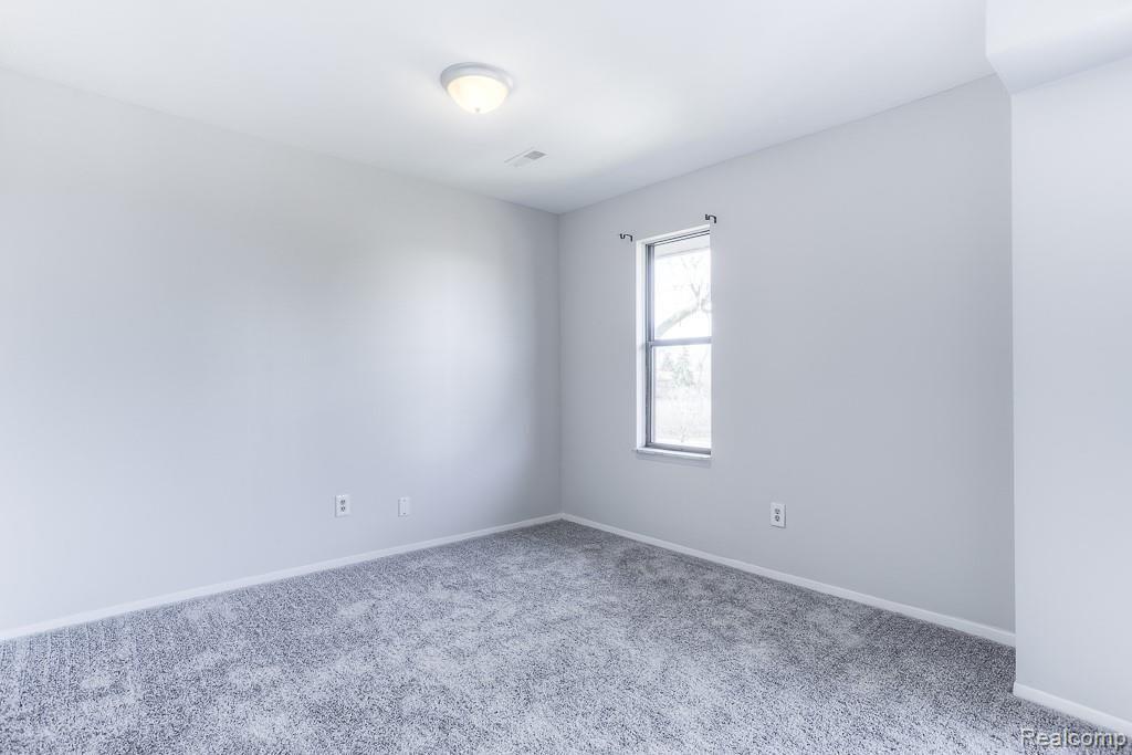 31993 West 12 Mile Road, Unit 303 Farmington Hills, MI 48334 - Photo 8 of 18