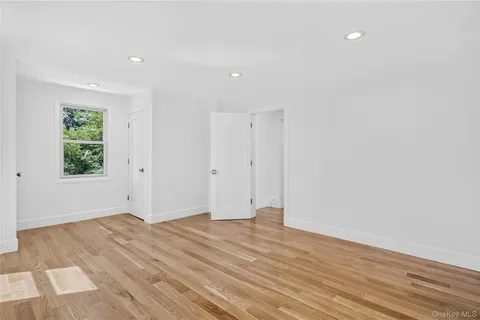 $1,495,000 | 118 Willow Street, Roslyn Heights, NY 11577