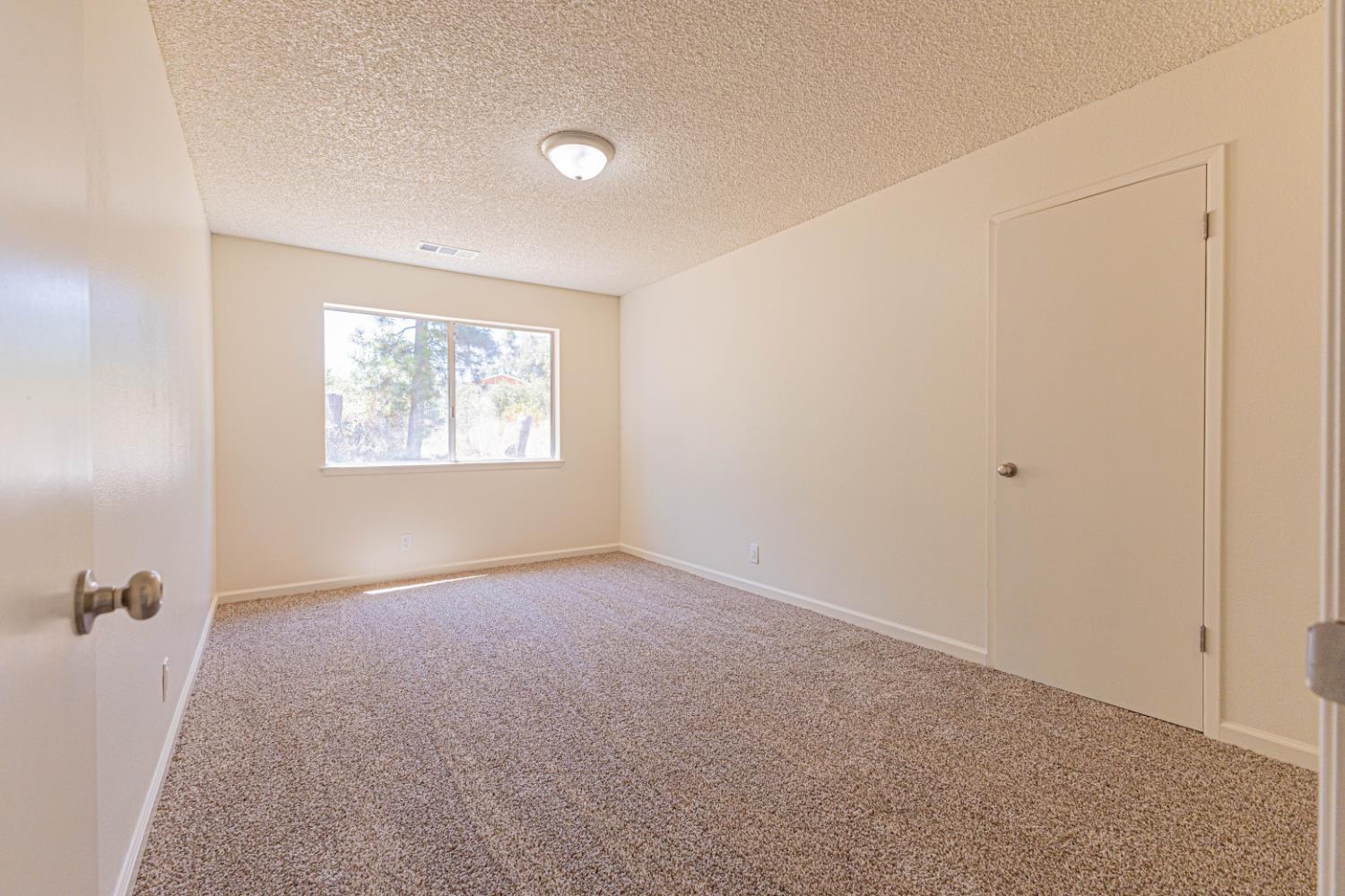 31612 Duke Road North Fork, CA 93643 - Photo 20 of 44 an empty room with windows
