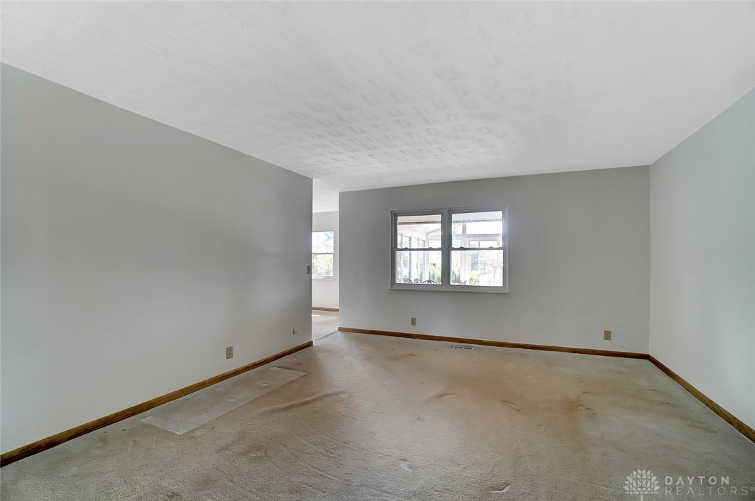 319 Villa Road Springfield, OH 45503 - Photo 9 of 31 Gallery Image 9