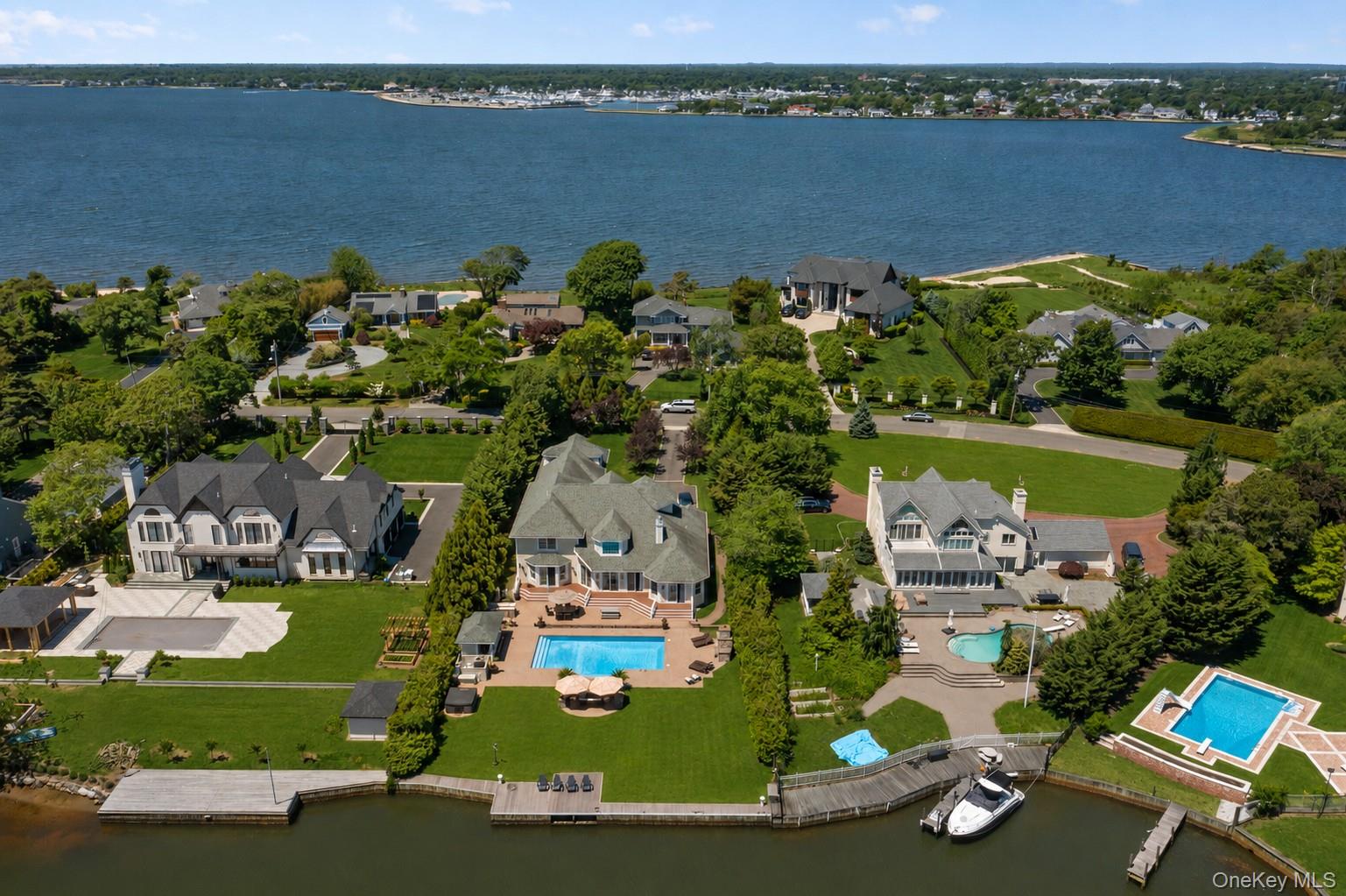65 West Bayberry Road Islip, NY 11751 - Photo 2 of 44