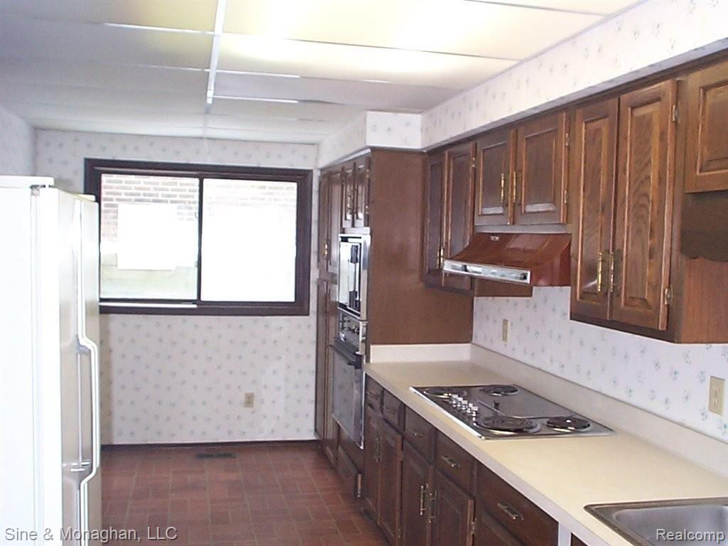 1715 River Road, Unit 24 St. Clair, MI 48079 - Photo 19 of 30 19 KITCHEN 1715 River #24.JPG