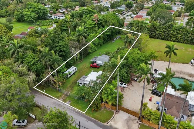 a view of a tennis court