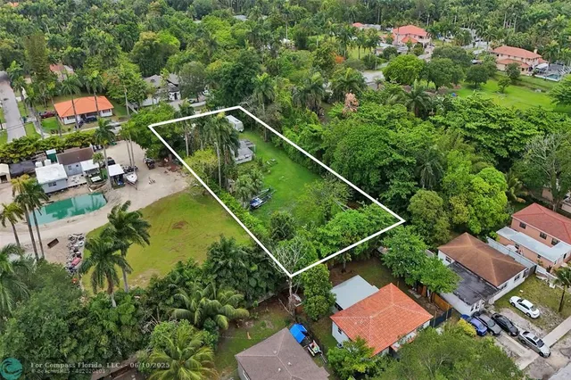 an aerial view of house with a yard and swimming pool