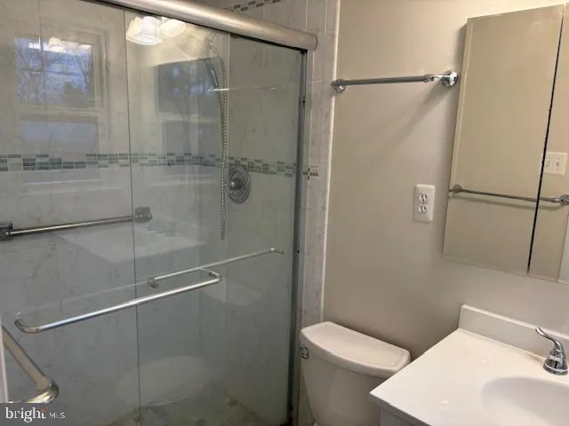 $4,600 | 402 Old Courthouse Road Northeast, Vienna, VA 22180