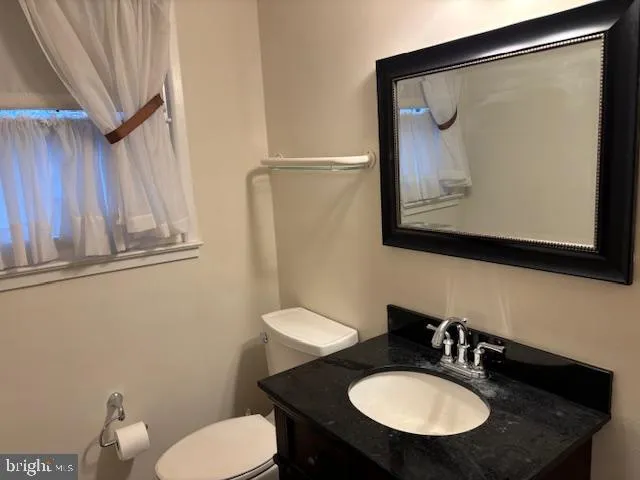 $4,600 | 402 Old Courthouse Road Northeast, Vienna, VA 22180