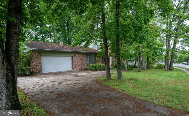 $4,600 | 402 Old Courthouse Road Northeast, Vienna, VA 22180