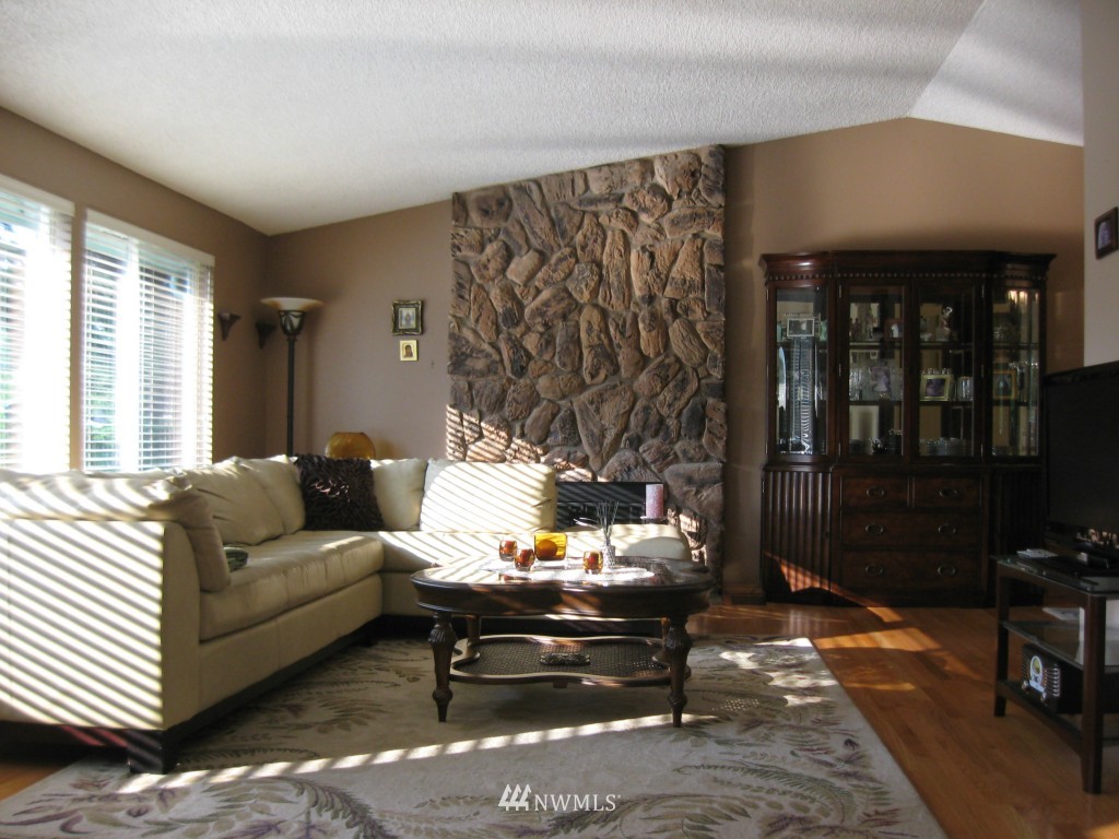 2432 171st Street Southeast Bothell, WA 98012 - Photo 3 of 17