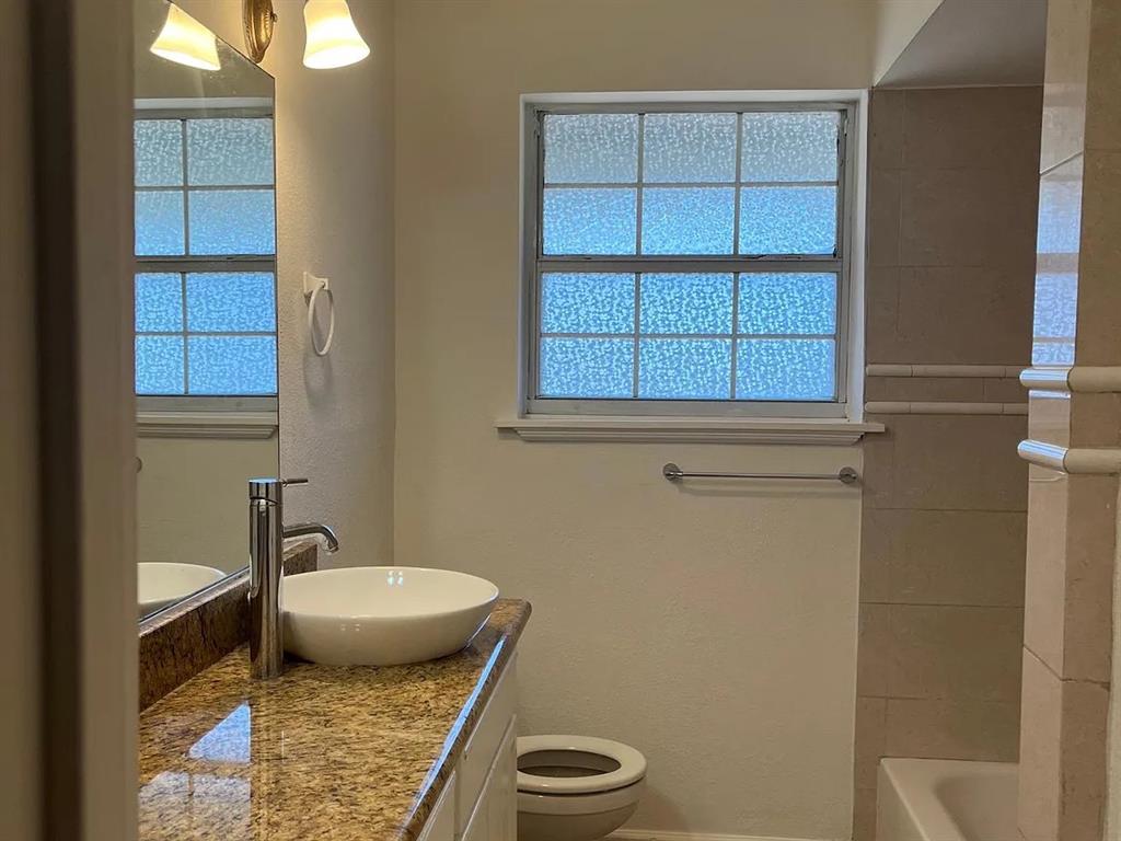 8936 Angleton Place Dallas, TX 75243 - Photo 11 of 15