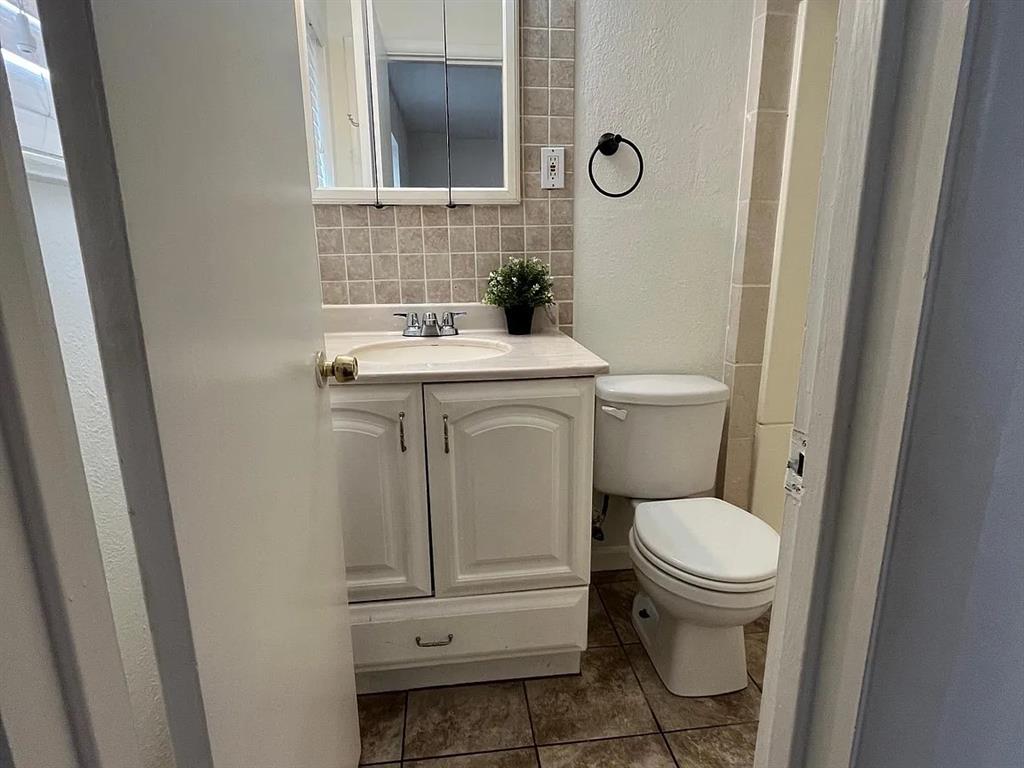 8936 Angleton Place Dallas, TX 75243 - Photo 14 of 15