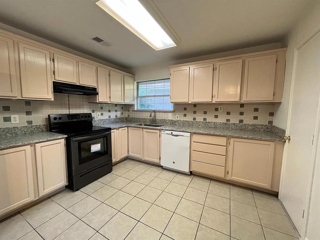 8936 Angleton Place Dallas, TX 75243 - Photo 2 of 15