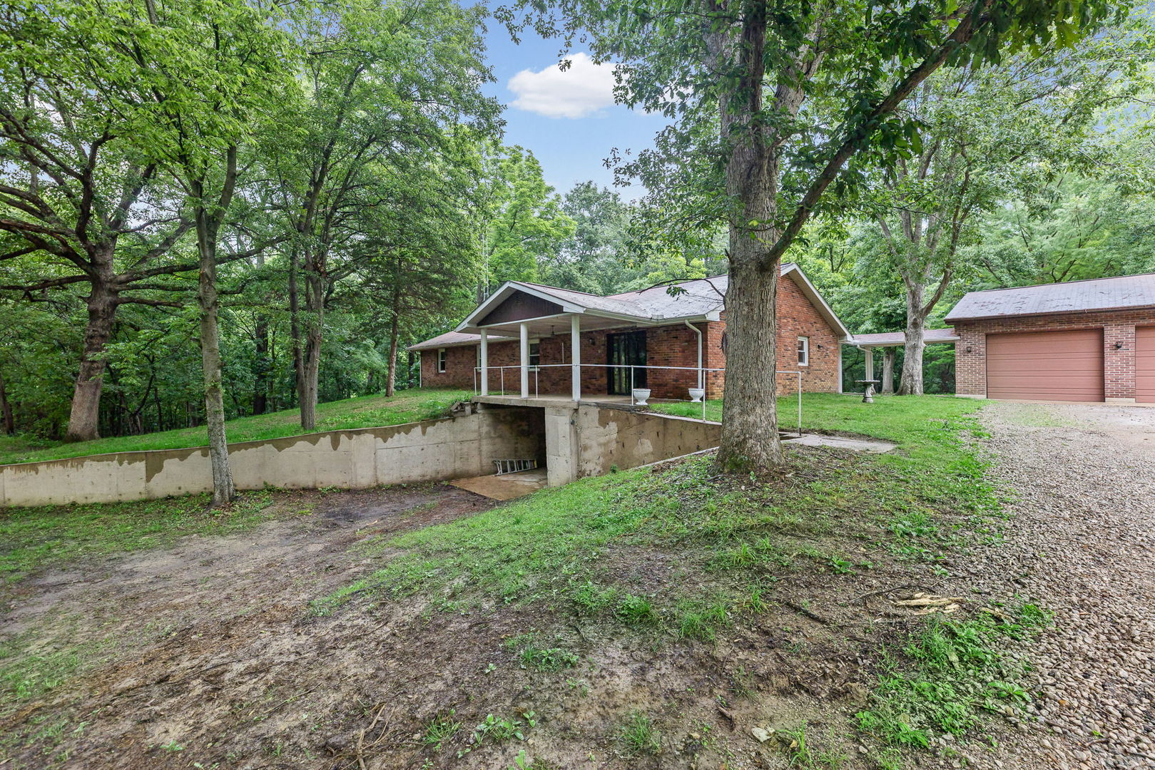414 Gilliland Road Walnut Hill, IL 62893 - Photo 4 of 50