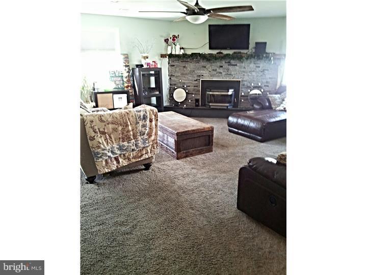9340 Andover Road Philadelphia, PA 19114 - Photo 8 of 13 Living Room