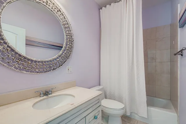 $1,044,000 | 6441 Blackhawk Trail, Indian Head Park, IL 60525