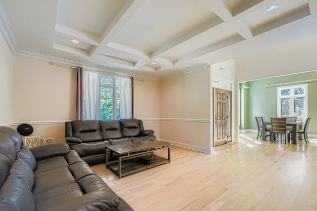 $1,044,000 | 6441 Blackhawk Trail, Indian Head Park, IL 60525