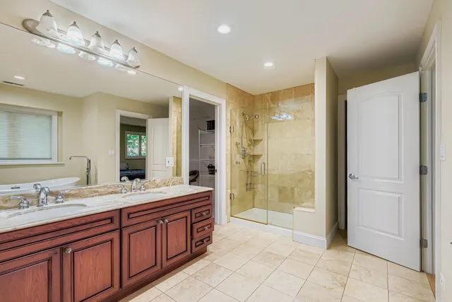 $1,044,000 | 6441 Blackhawk Trail, Indian Head Park, IL 60525