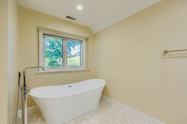 $1,044,000 | 6441 Blackhawk Trail, Indian Head Park, IL 60525