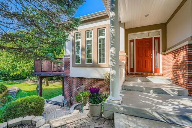 $1,044,000 | 6441 Blackhawk Trail, Indian Head Park, IL 60525