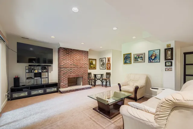 $1,044,000 | 6441 Blackhawk Trail, Indian Head Park, IL 60525