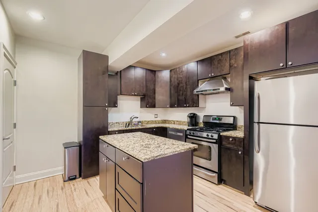 $1,044,000 | 6441 Blackhawk Trail, Indian Head Park, IL 60525