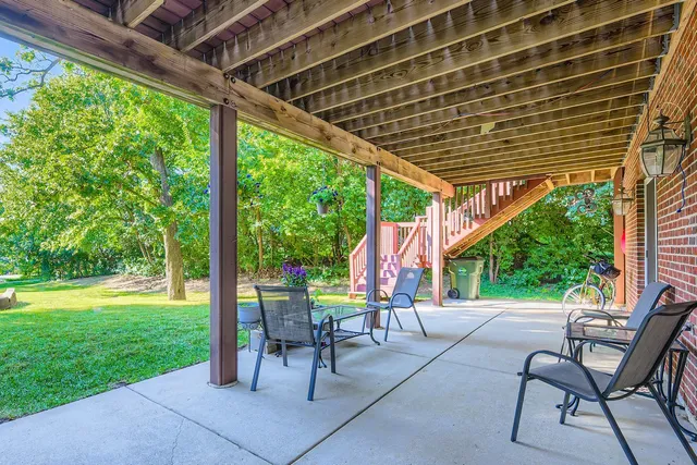 $1,044,000 | 6441 Blackhawk Trail, Indian Head Park, IL 60525