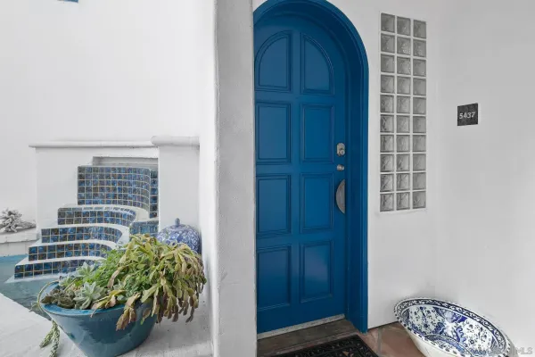 a view of an entryway with plants