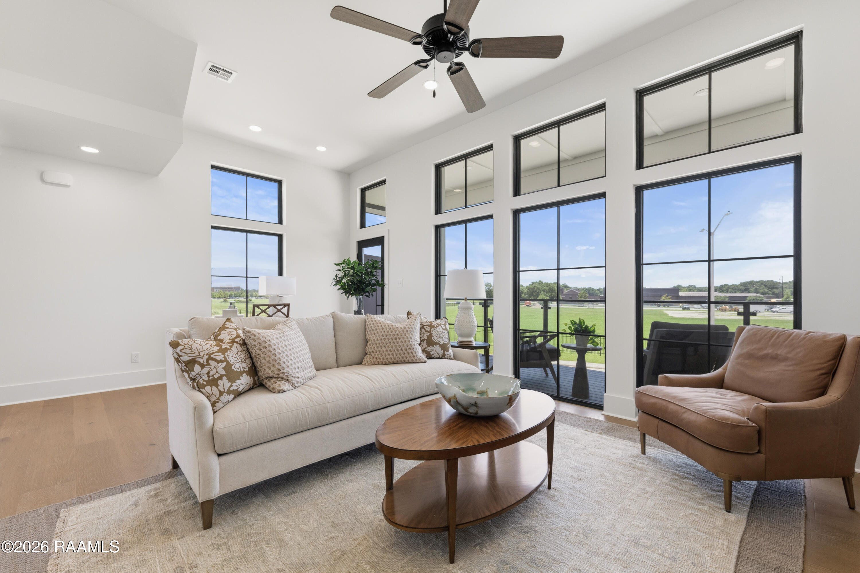 100 Southern Heights Lafayette, LA 70508 - Photo 4 of 39 Full height architectural Windows