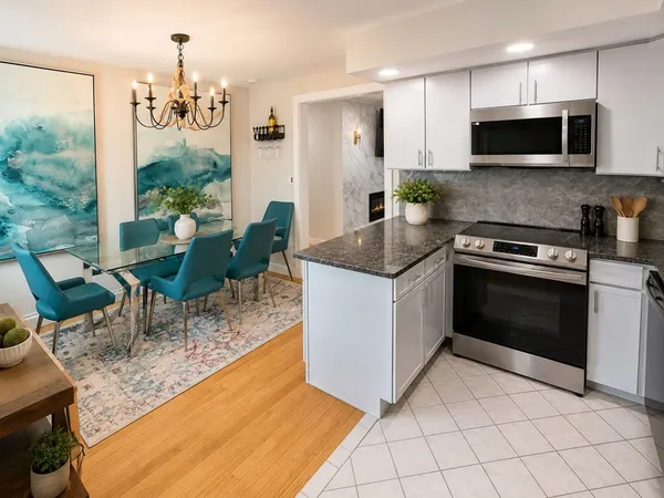 $2,900 | 17 Hammond Pond Parkway, Unit 1, Newton, MA 02467