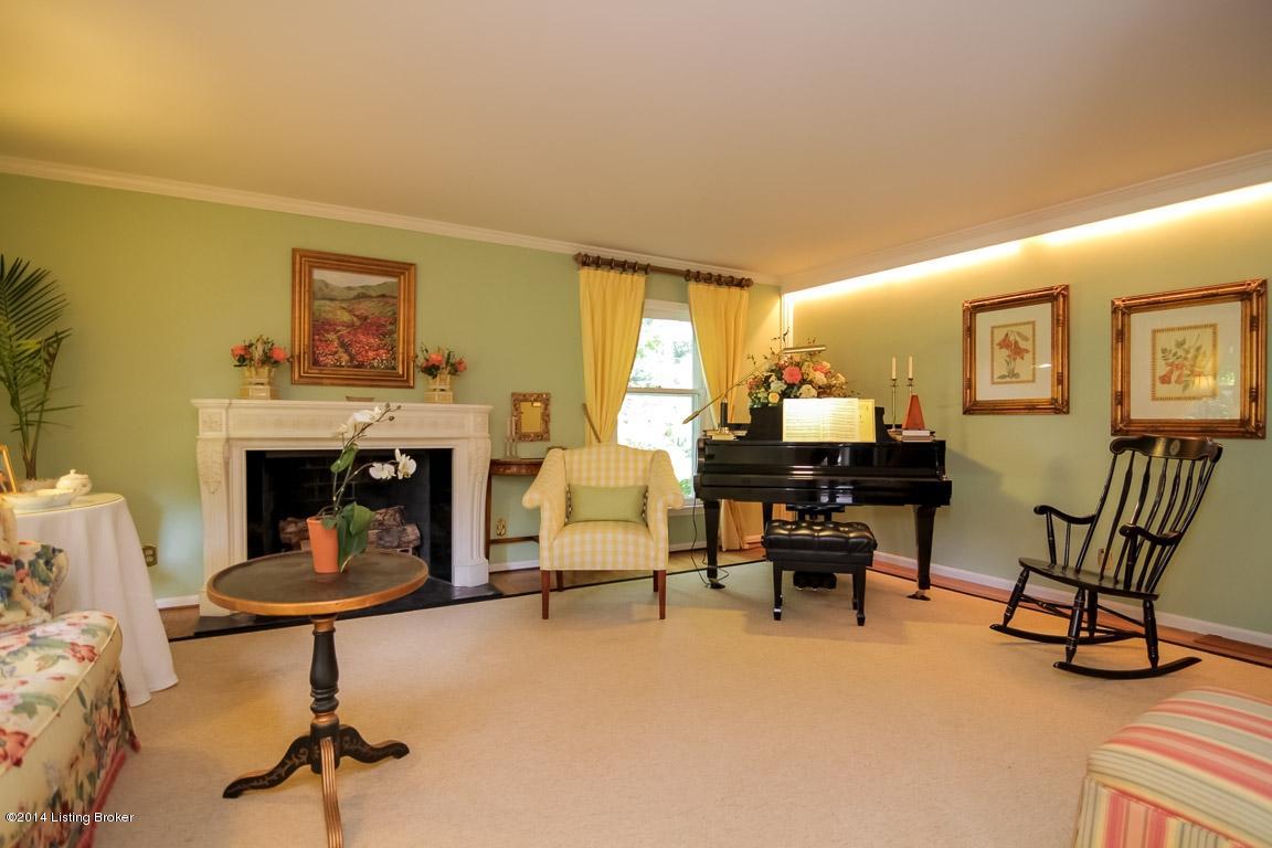 11601 Valley View Road Anchorage, KY 40223 - Photo 13 of 35 13 FORMA LIVING ROOM