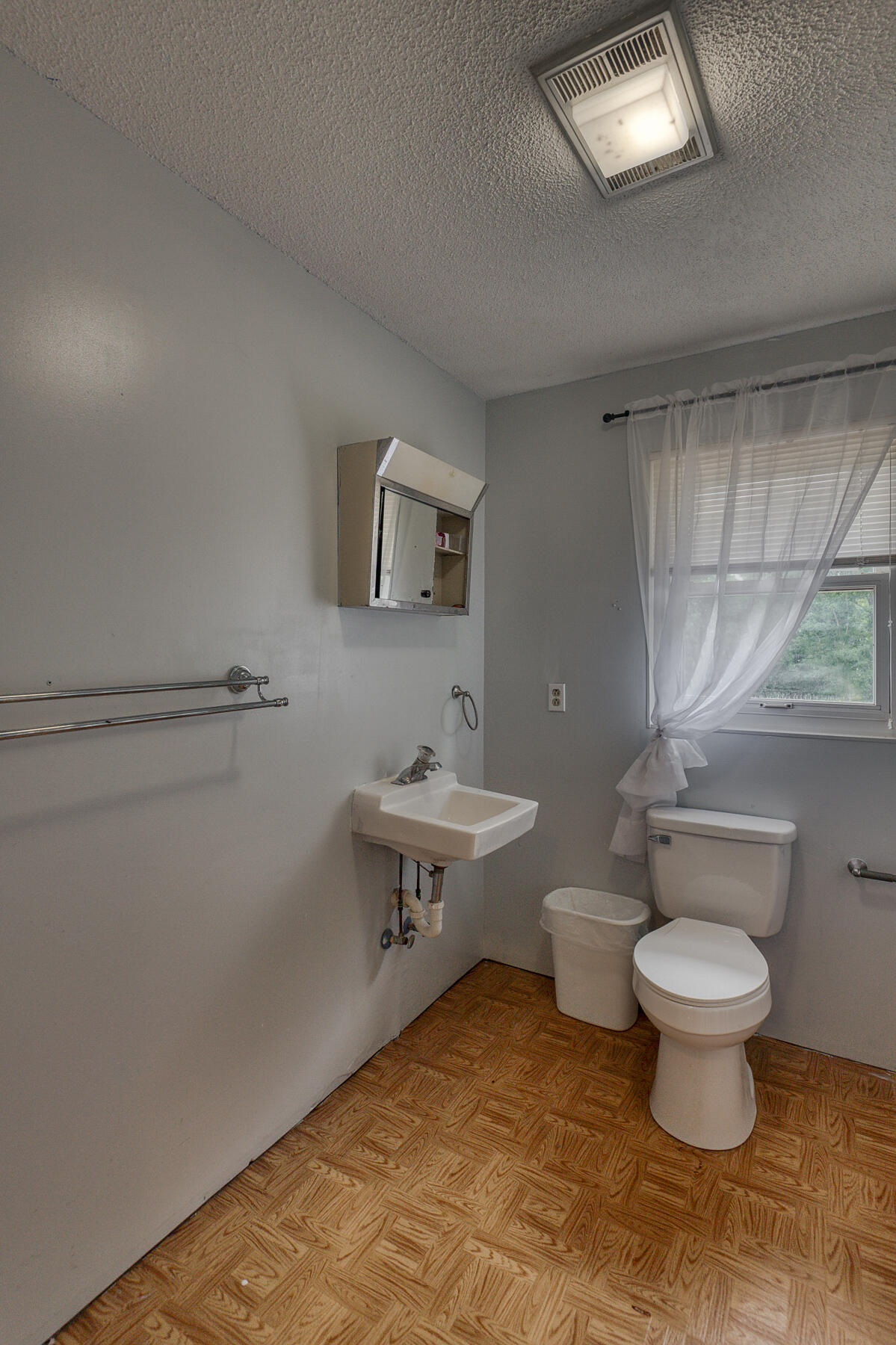 240 Jimmy Keys Road Telford, TN 37690 - Photo 22 of 47 Upstairs bathroom