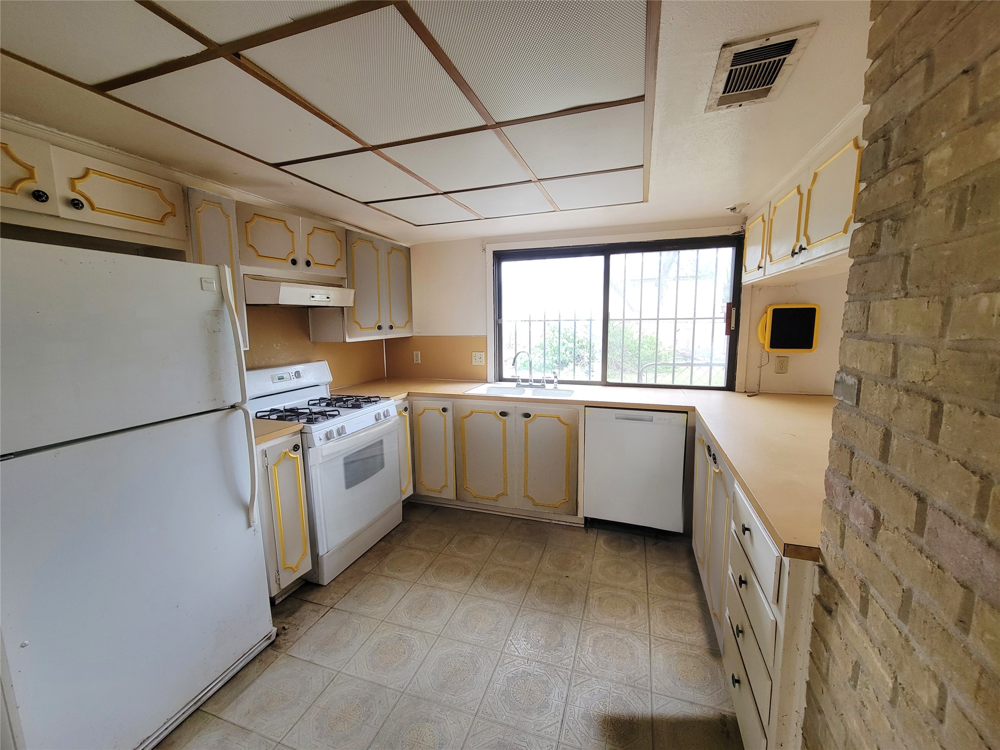 6605 Highpoint Drive Austin, TX 78723 - Photo 6 of 11 U-shaped kitchen featuring a gas range, dishwasher, and refrigerator
