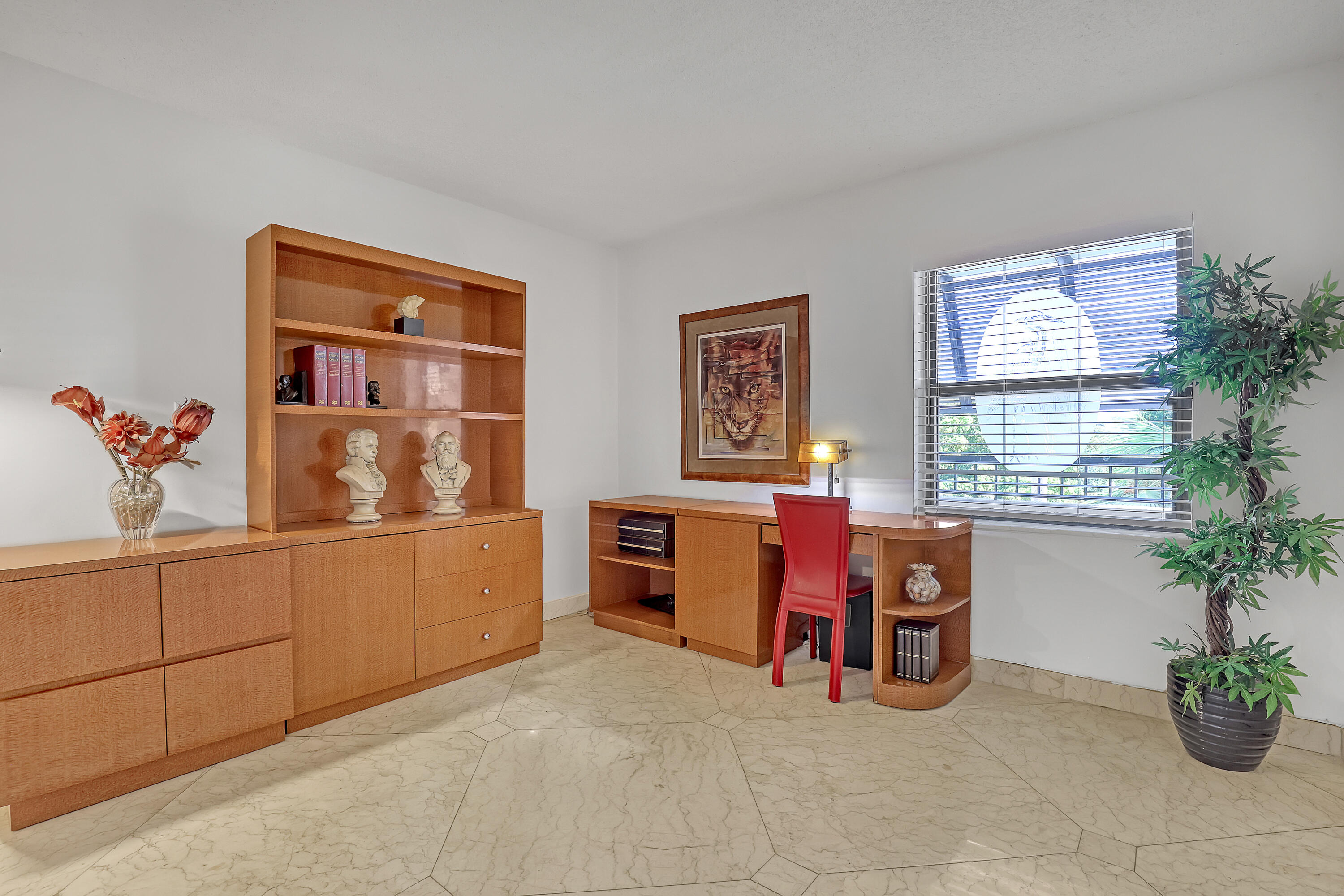 356 Golfview Road, Unit 403 North Palm Beach, FL 33408 - Photo 19 of 25 Flex Room — Office or Guest Suite
