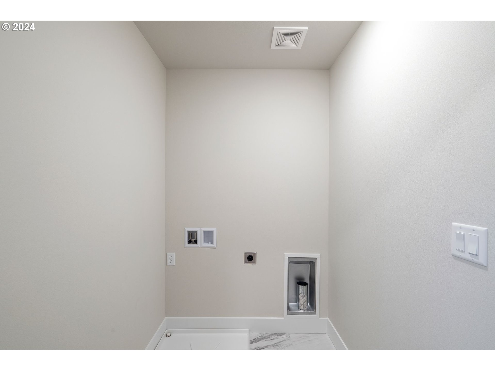 829 Northwest 175th Way Ridgefield, WA 98642 - Photo 14 of 17 a picture of a room