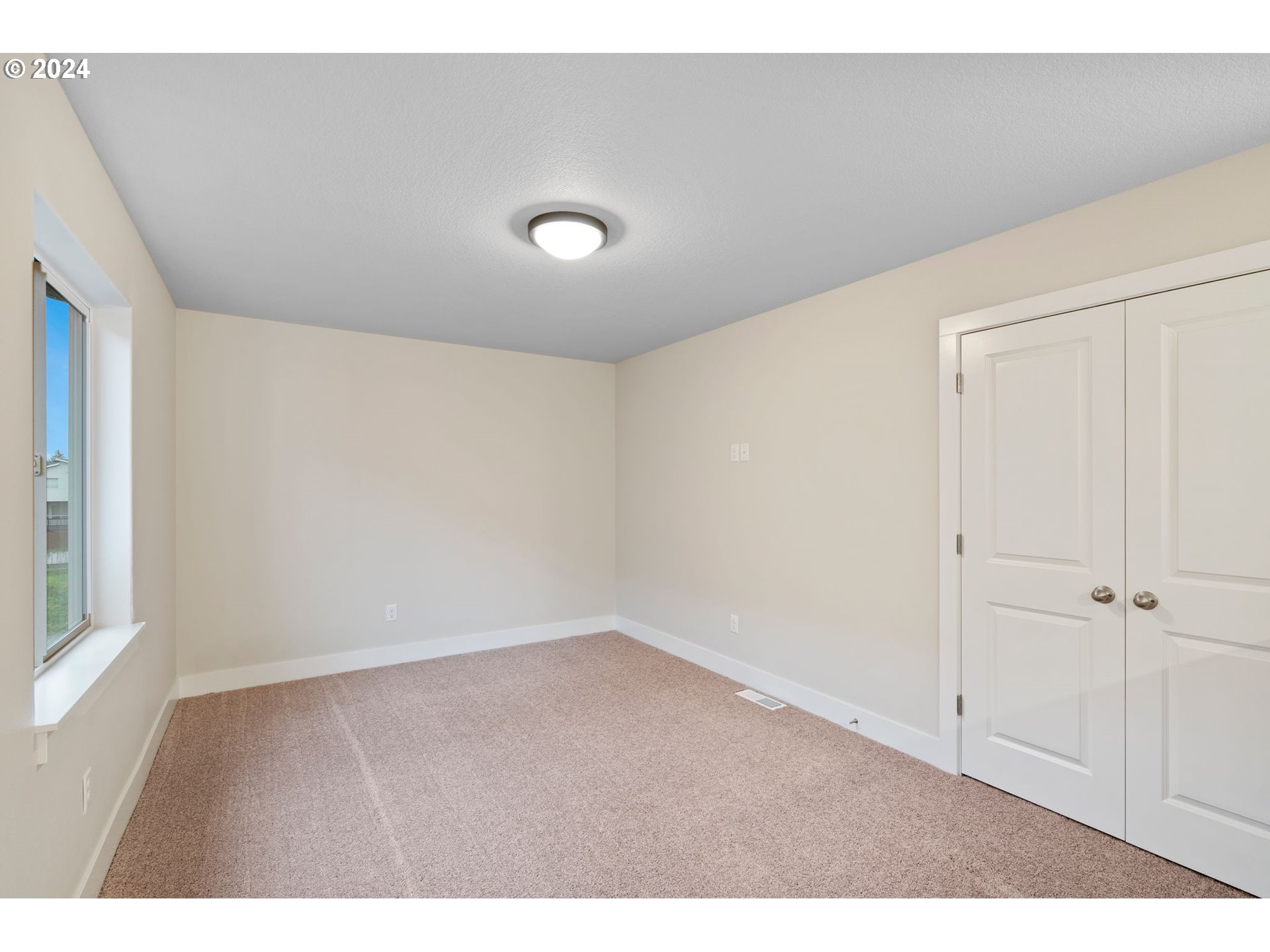 829 Northwest 175th Way Ridgefield, WA 98642 - Photo 7 of 17 a view of an empty room