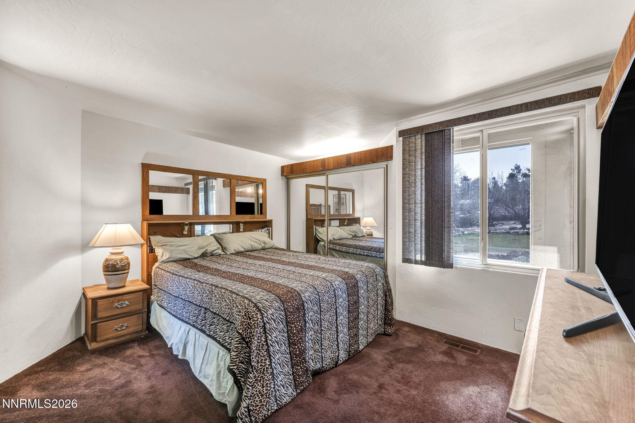 13600 Stoneybrook Drive Reno, NV 89511 - Photo 104 of 120 a bedroom with a large bed and a large window