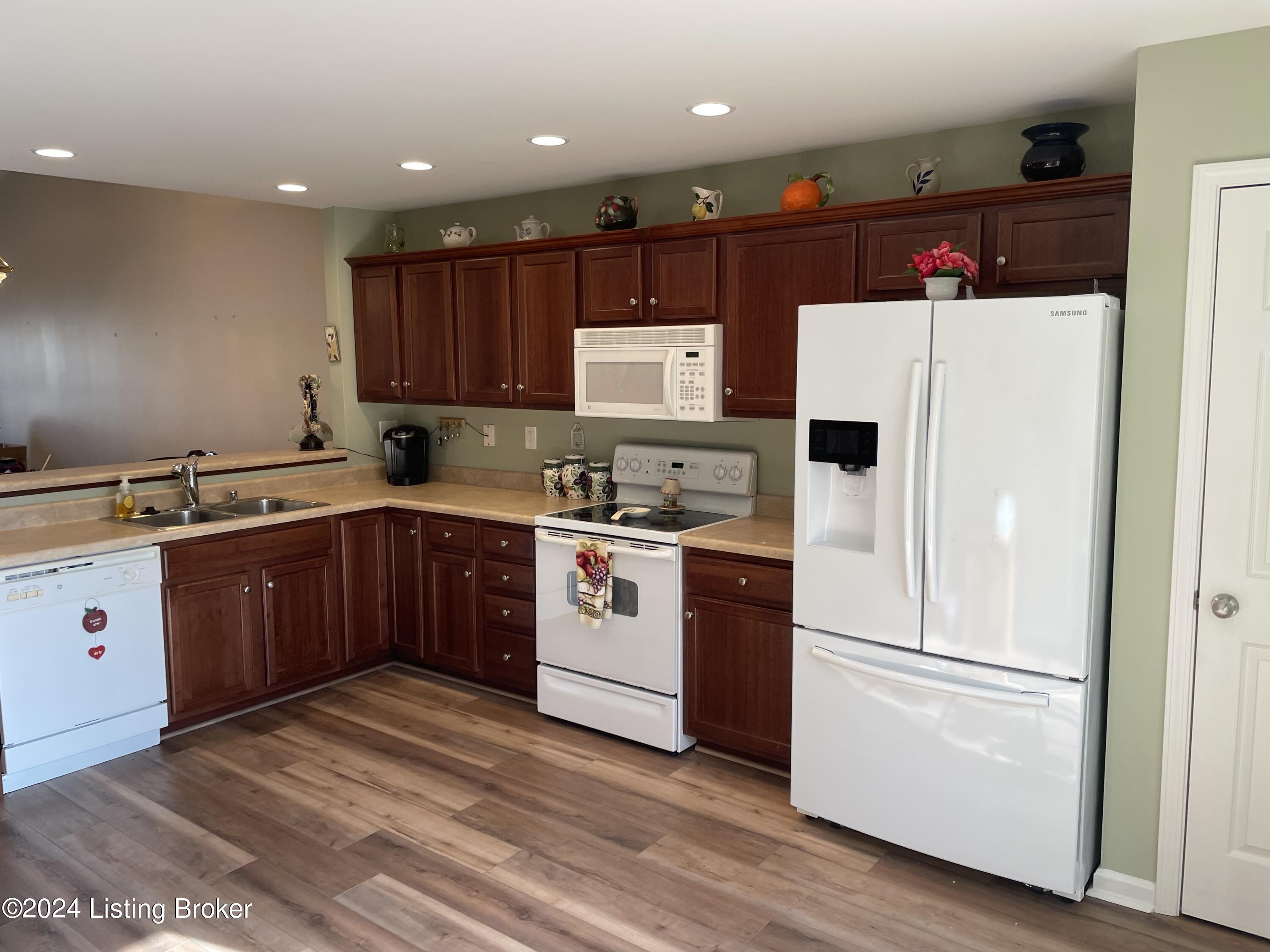 6626 Renate Road Louisville, KY 40291 - Photo 11 of 33 IMG_4700