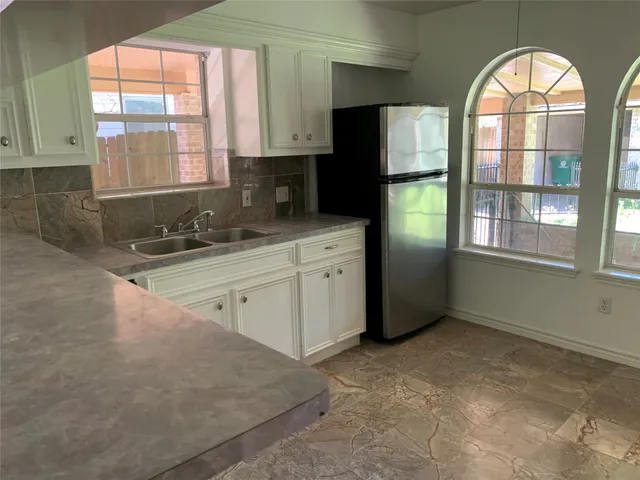 $2,095 | 4722 Woodside Street, Houston, TX 77023